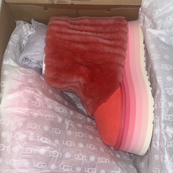 UGG Mini Sherpa Corduroy Platform Boot NIB 9US CHURRO UGGS in NANTUCKET CORAL - Picture 4 of 8